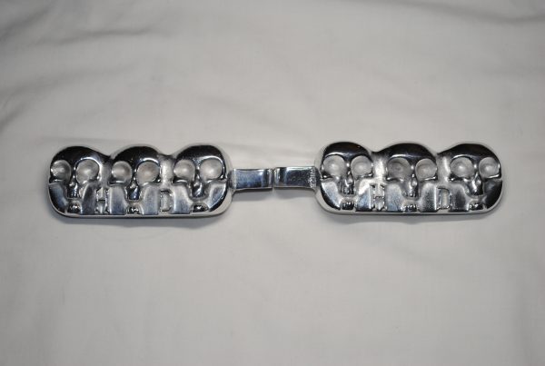 skull foot pegs